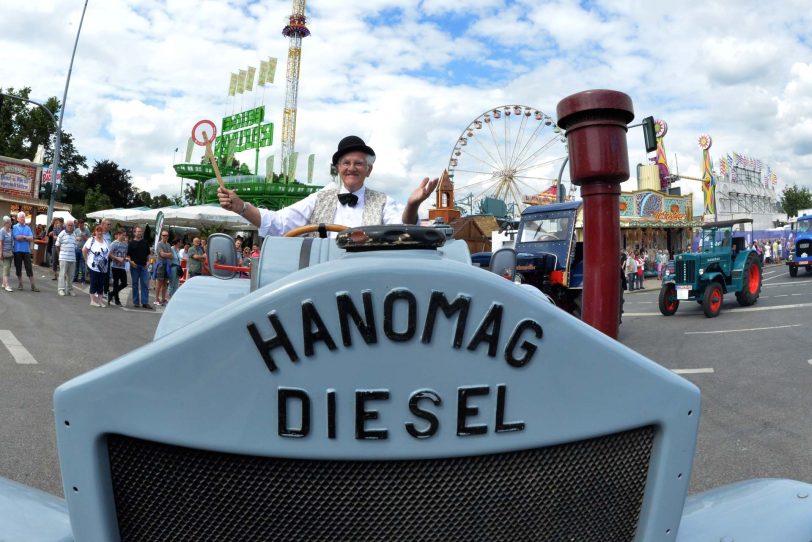 2. Oldtimer-Parade der Cranger Kirmes.