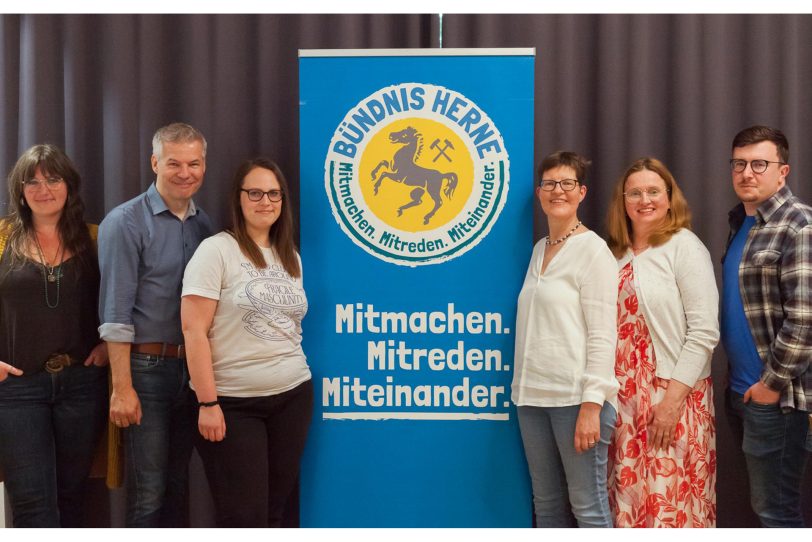 v.l. Jessica El Haddari, Markus Vordenbäumen, Laura Paweletz, Cordula Vordenbäumen, Claudia Lökenhof, Fabian May. Es fehlen: Melanie Jansen (Beisitzerin), Havle Nazik (Beisitzerin)