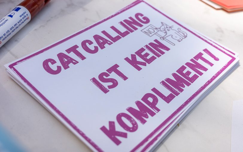Bundesjustizministerin Stefanie Hubig will verbale sexuelle Belästigung unter Strafe stellen. halloherne hat Reaktionen zum Vorstoß eingefangen (Symbolbild)