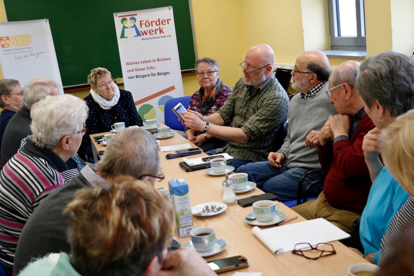 Technik-Kursus für Senioren im Stadtteilzentrum Pluto.