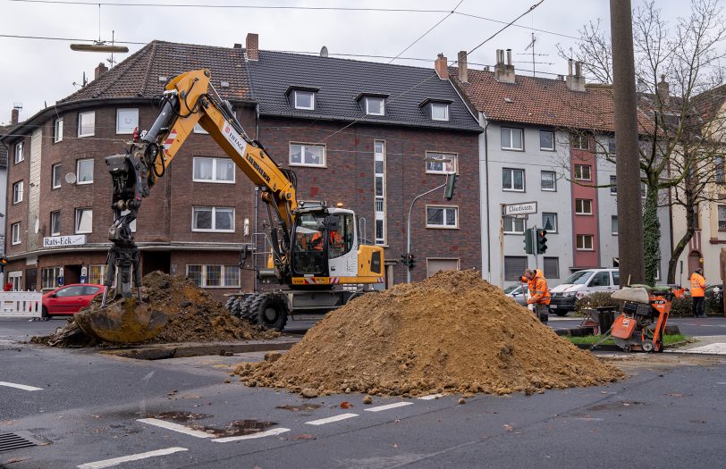 Die Fahrbahn wird erneuert.