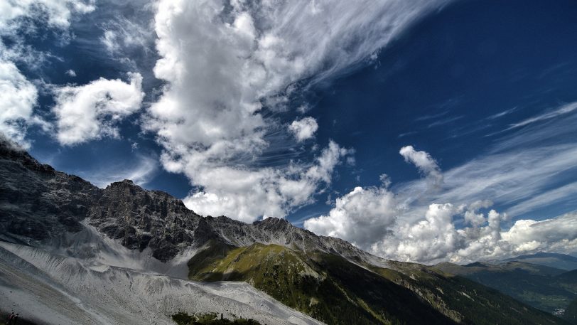 Die Knappschaft rät Urlaubern im Hochgebirge zu ausreichendem Sonnenschutz und zu regelmäßigen Hautkrebsscreenings.