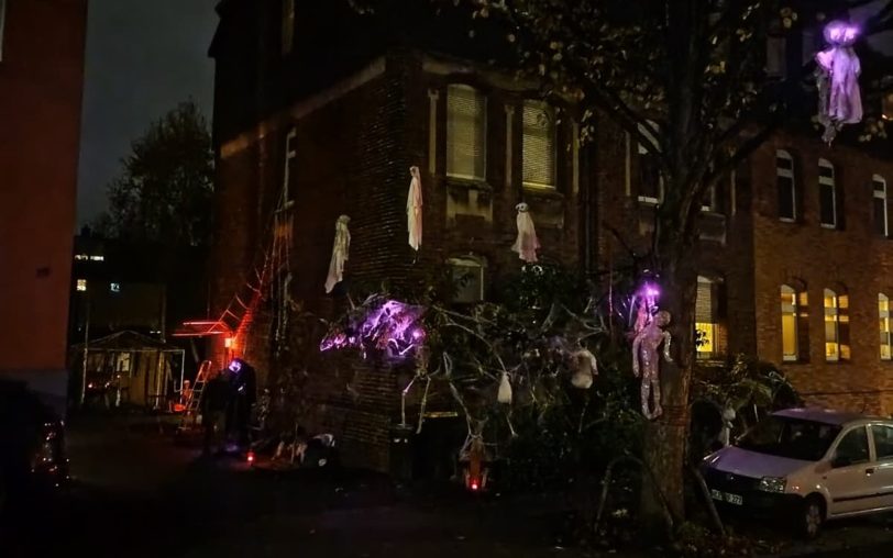 Besondere Gruselaction: Halloween-Dekorationen gibt es in Constantin an der Dorastraße zu sehen. Besucher sind hier willkommen.
