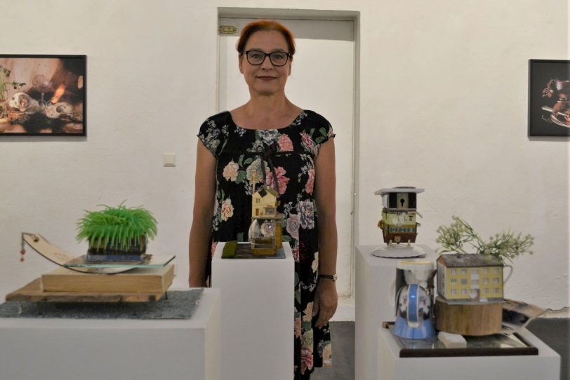 Drei ihrer „Stillhalt“ genannten Assemblagen hat Christina Böckler für die Ausstellung auf Unser Fritz neu geschaffen.