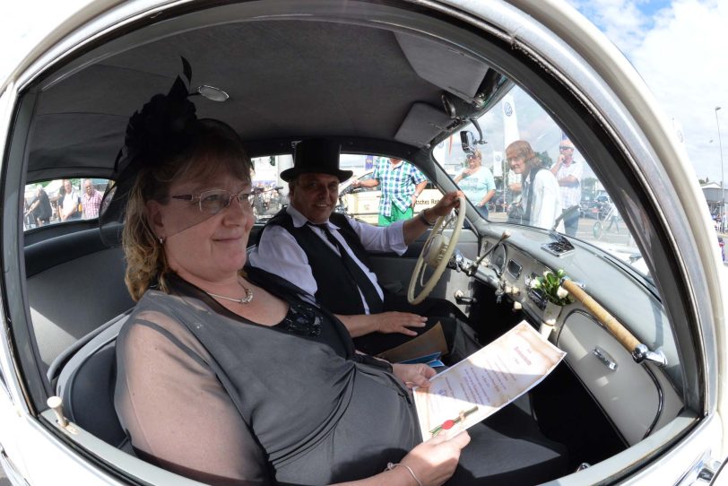 2. Oldtimer-Parade der Cranger Kirmes.