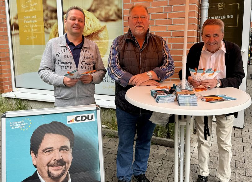 v.l. Michael Umbach, Erwin Telkemeier und Hans-Georg Umbach im Einsatz für die CDU Börnig / Holthausen.