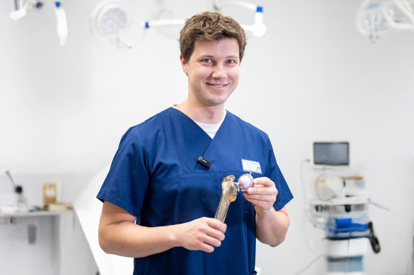 Oberarzt Dr. Jens Becker ist einer der Referenten bei der Patientenveranstaltung zum Thema „Leben mit künstlichem Gelenk“ im EvK Herne. (EVA Ruhr)