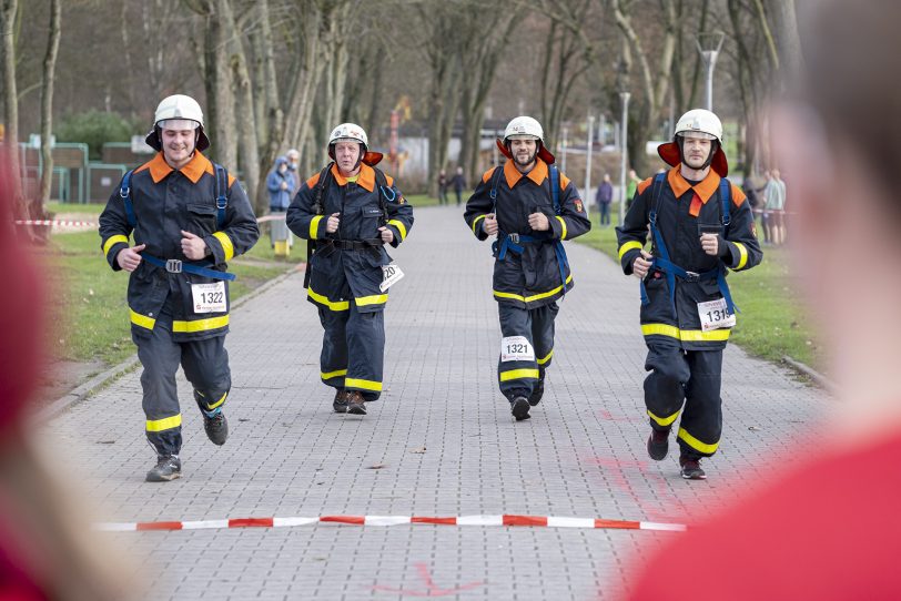 Der 43. Herner Silvesterlauf im Revierpark Gysenberg in Herne (NW), am Freitag (31.12.2021). Coronabedingt ohne Zuschauer und mit 2G.