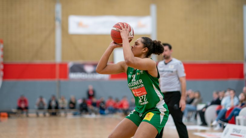 Die Basketball-Damen vom HTC gewinnen am Sonntag (6.11.2022) gegen die Rutronik Stars Keltern mit 73:71 nach Verlängerung.