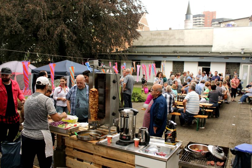 Über 200 Gehörlose feierten im August ihr Sommerfest auf dem Außengelände des Herner Ludwig-Steil-Hauses.