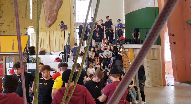 Sportkurse des Gymnasium Eickel klettern.