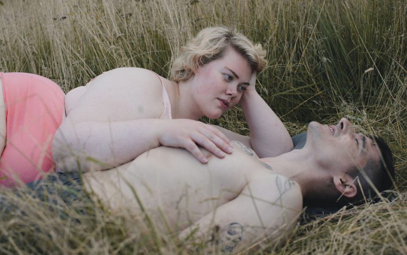 Verbotene Liebe: Die Betreuerin Maria (Ísold Halldórudóttir) und ihr körperbehinderter Schützling Alex (Stavros Zafeiris) kommen sich näher als beiden guttut.