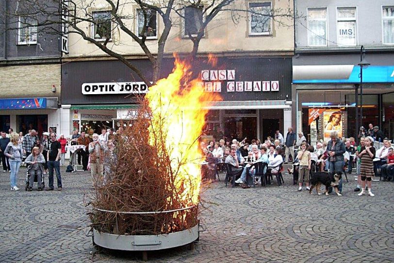 Osterfeuer der Werbegemeinschaft Wanne-Mitte.
