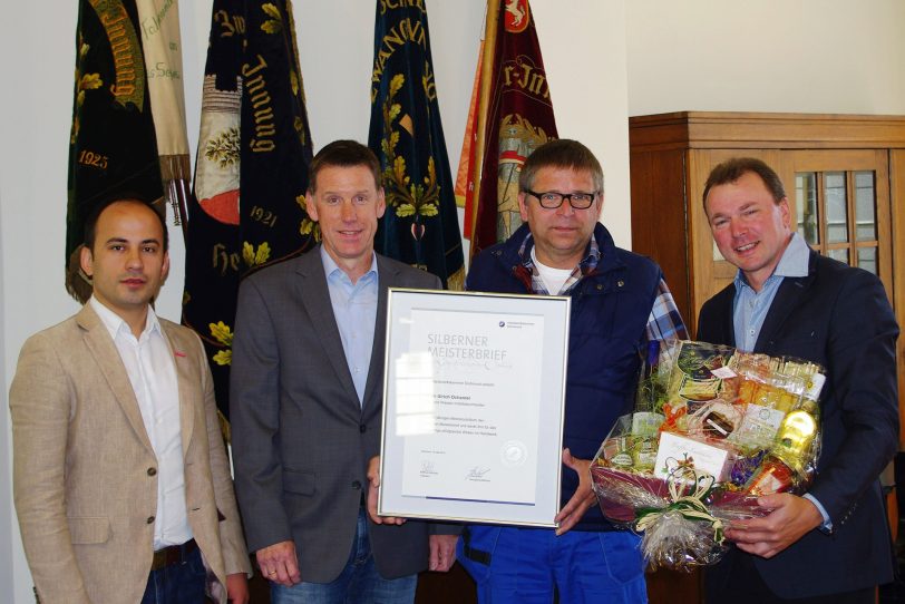v.l. Besnik Dedia von der Handwerkskammer Dortmund, Obermeister Thomas Schlüter, Ulrich Ochantel, stv. Obermeister Bernd Molke.