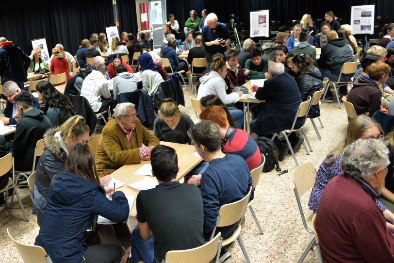 Volle Aula: Kohlengräberland lädt Zeitzeugen ein