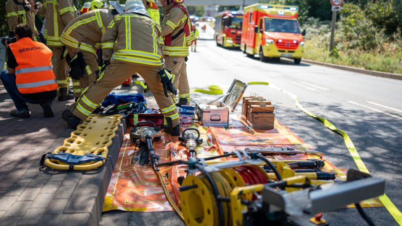 Die Feuerwehr Herne übte mit verschiedenen Organisationen sowie Medizinstudenten des Marien Hospital Herne den Ernstfall. Simuliert wurden eine Explosion am Steag-Kraftwerk sowie zwei Verkehrsunfälle mit zahlreichen "Verletzten".