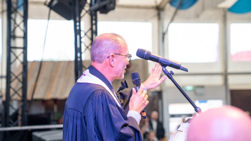 Der traditionelle Gottesdienst der evangelischen Kirchengemeinde Wanne-Eickel in der Bayern-Festhalle auf der Cranger Kirmes am Sonntag (3.8.2025).