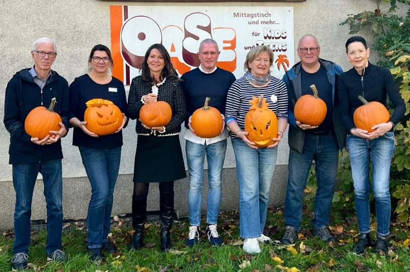 v.l. Rotary-Präsident Ulrich Wiechen, Barbara Schugt, Cordula Klinger-Bischof, Oliver Layes, Gisela Budde-Viets (Leitung OASE), Andreas Davidheimann und Petra Layes.