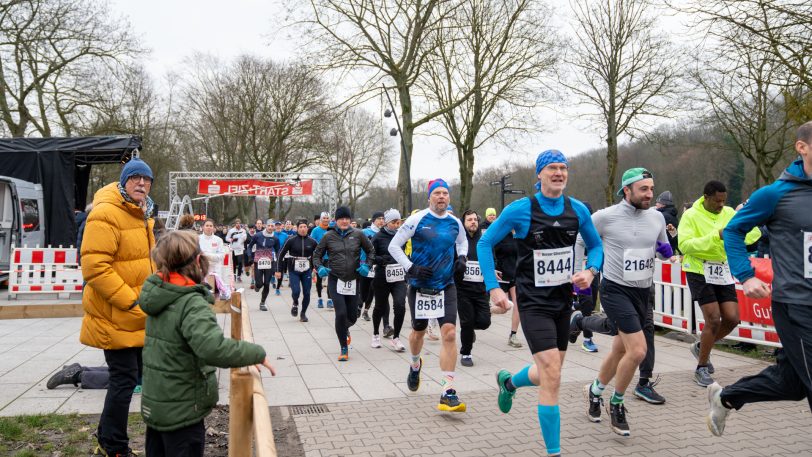 Eindrücke vom 46. Silvesterlauf im Gysenberg am Dienstag (31.12.2024). Mehrere Läufe in verschiedenen Altersklassen standen auf dem Programm.