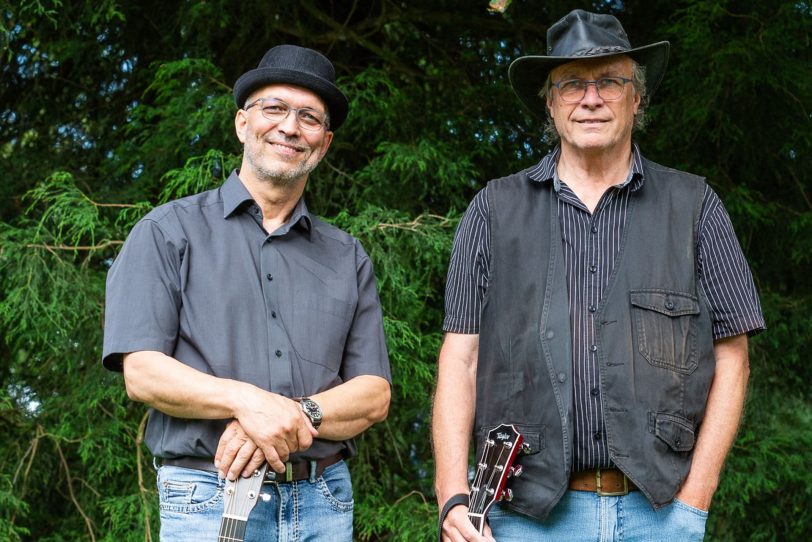 Woodstock & More, das sind Wolfgang Wiedemann und Thomas Görres. Sie spielen Songs von dem legendären Woodstock-Festival.