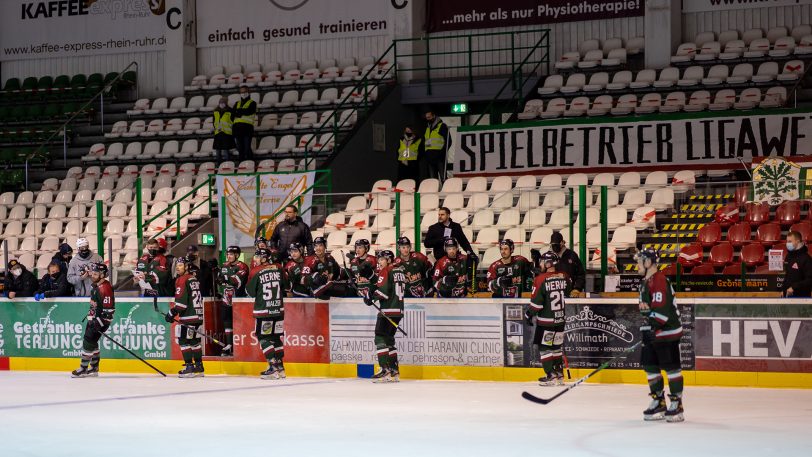 Abklatschen zum Torerfolg war bei 10:1 gegen Hannover häufig angesagt.