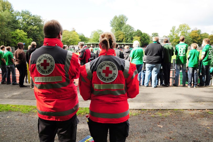 Sanitätsdienst des DRK bei den Spielen der 2. Mannschaft des FC Schalke 04 in der Mondpalast-Arena.