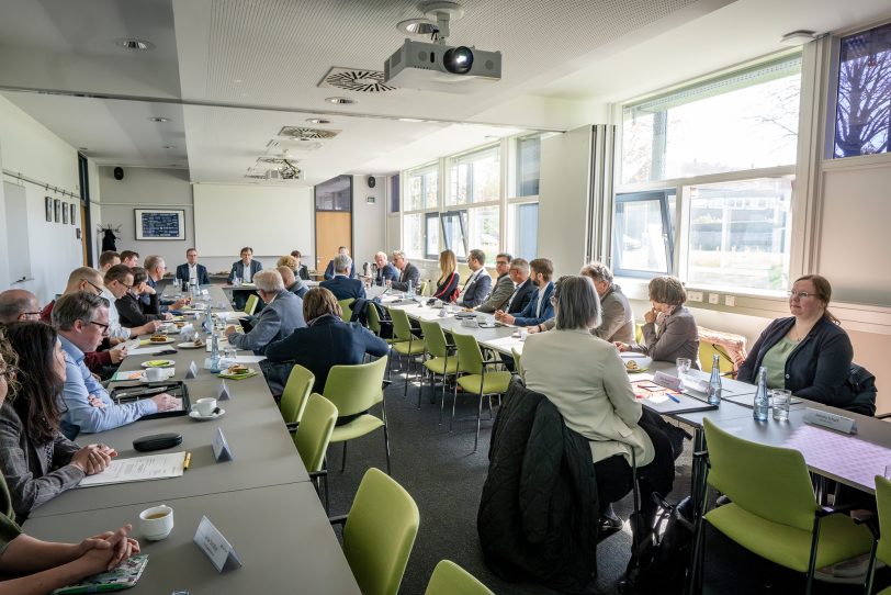 Bei „herne.business“ trafen sich 33 Teilnehmende um über Sprachförderung für Zugewanderte zu sprechen.