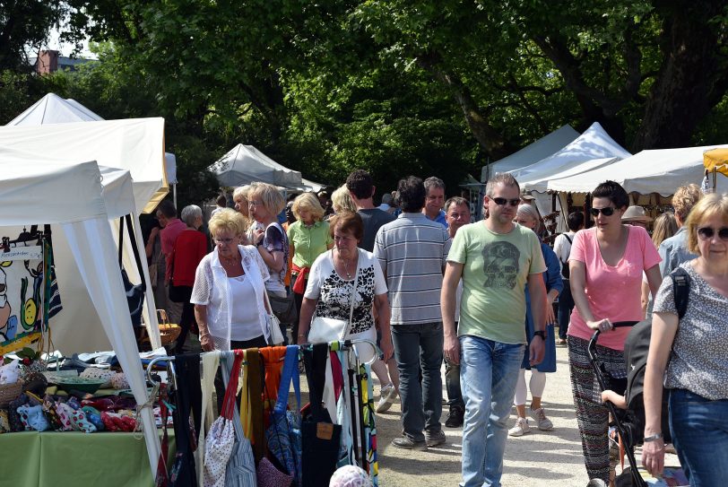 Kunstmarkt im Hertener Schlosspark.