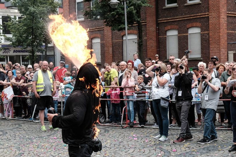 Kirmes-Umzug 2019: Ohne Zwischenfälle erreichten die Feiernden die Bühne vor der Christuskirche.