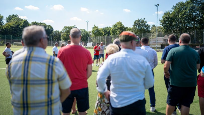 Das Stadion des Vereins Sportfreunde Wanne Eickel 04/12 bekam am Sonntag (11.08.2024) einen neuen Namen und heißt jetzt Elektro Sprick-Energiewende-Stadion.