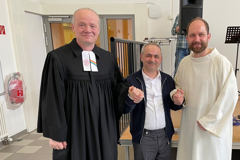 Tuncay Nazik (Mitte) vertrat die islamische Gemeinde Röhlinghausen bei einem interreligösen Gottesdienst.