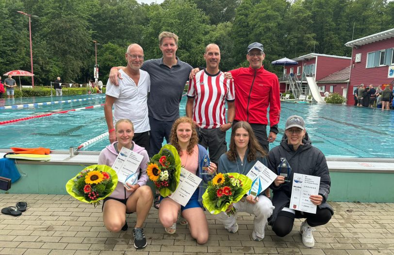 Das glückliche „Team Bleiente“ (v.l.): Michael Tippmann, Marcus Derbort, Frank Strohmeyer, Stefan Jackert, (v.r.u.) Anna Stemmermann, Leyan Kaygusuz, Lisbeth Wrede und Melina Mendritzki.