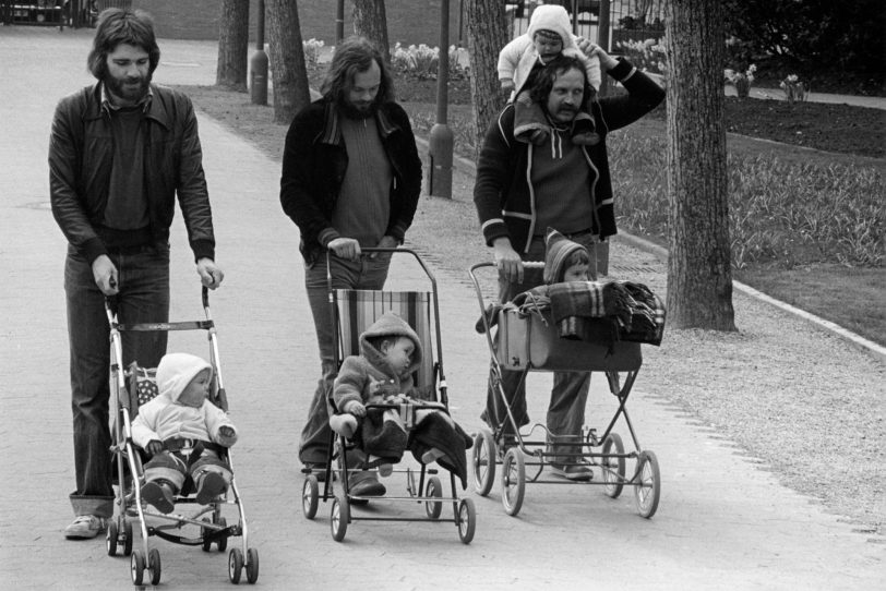 Moderne Väter Ende der 1970er Jahre in Frankfurt am Main.