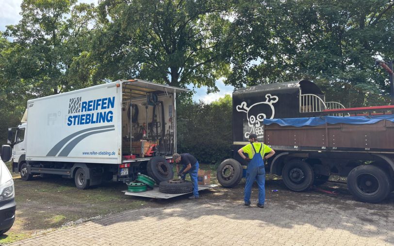 Ein mobiles Montage-Team half aus: Mit kurzfristiger Unterstützung von Reifen Stiebling wurden am