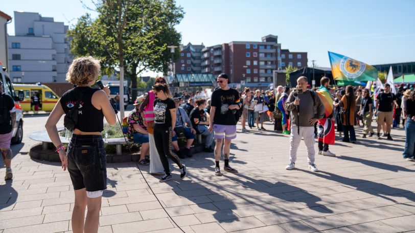 Der Christopher Street Day (CSD) am Samstag (21.9.2024) begann auf dem Europaplatz und zog anschließend durch die Stadt.