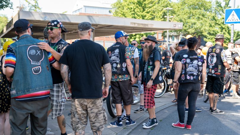 Die Gruppe „Bikelife“ um Christian Joswig hat es wieder getan: Am Samstag (20.7.2024) trafen sich die Cruiser am Herner Bahnhof, um wie immer traditionell im Sommer Spenden für das Lukas Hospiz einzusammeln.