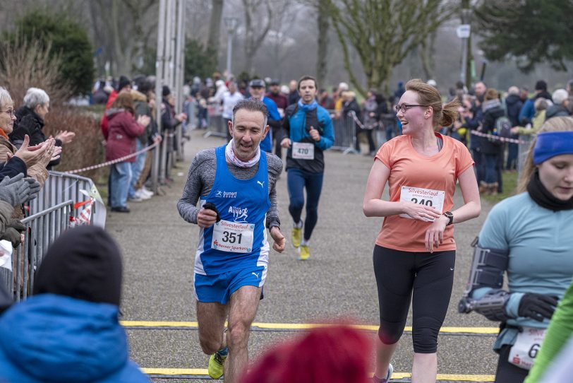 Der 42. Herner Silvesterlauf im Revierpark Gysenberg in Herne (NW), am Dienstag (31.12.2019).