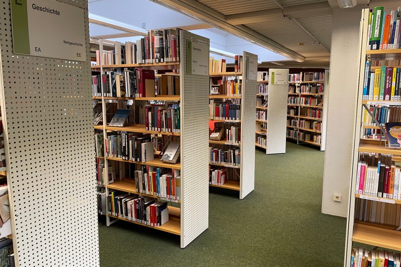 Die Stadtbibliothek Herne bietet ab Anfang 2026 einen neuen Puzzletisch und ein Tauschregal für Puzzle (Archivbild).