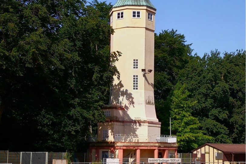 Der Kaiser-Wilhelm-Turm im Volkspark Sodingen. Hier werden sich die Radler treffen. (Symbolbild)