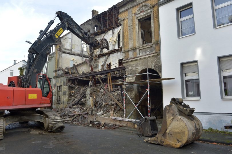 Die Schrott-Immobilie an der Eschstraße wird abgerissen.