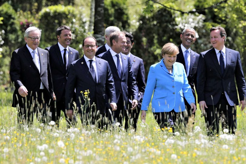 Eine Frau unter all‘ den Männern schreitet voran - beim 41. G7-Gipfel auf Schloss Elmau.