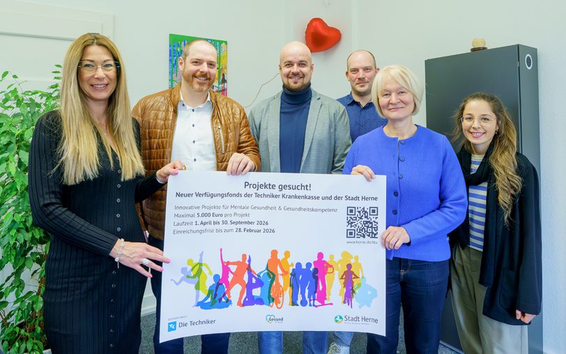 Suchen Mikroprojekte im Bereich der Gesundheitsförderung zur Unterstützung: (v.li.) Stephanie Jordan, Stadträtin, Nikolai Salzmann und Benedict Bösing von der Techniker Krankenkasse, Rasmus Nell von der Abteilung Gesundheitsförderung und -planung der Stadt Herne, Dr. Angelika Burrichter, Fachbereichsleitung Gesundheit, und Malina Schäfer-König, Abteilungsleitung Gesundheitsförderung und -planung.