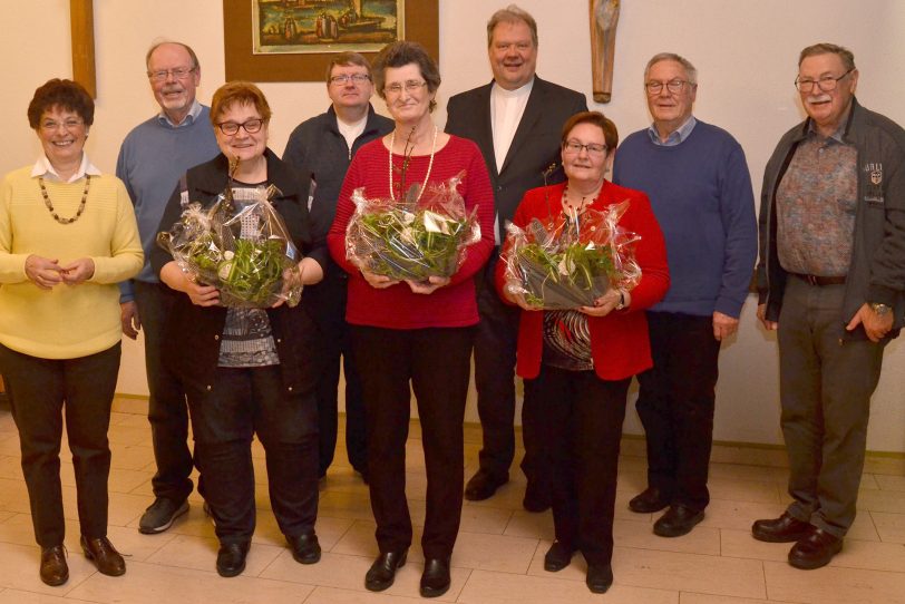 Kirchenchor St. Marien Eickel ehrt: Relindis Grasse (60 Jahre), Brigitte Schulze-Berge (40 Jahre) und Brigitte Grabosch (25 Jahre).