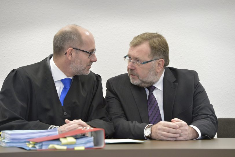 v.l. Rechtsanwalt Norbert H. Müller, Jürgen Hellmann.