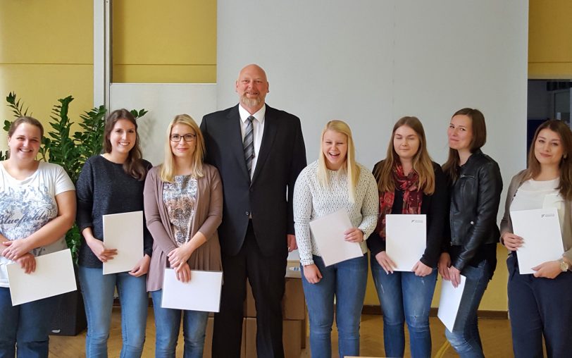Michael Bergmann mit den Studentinnen.