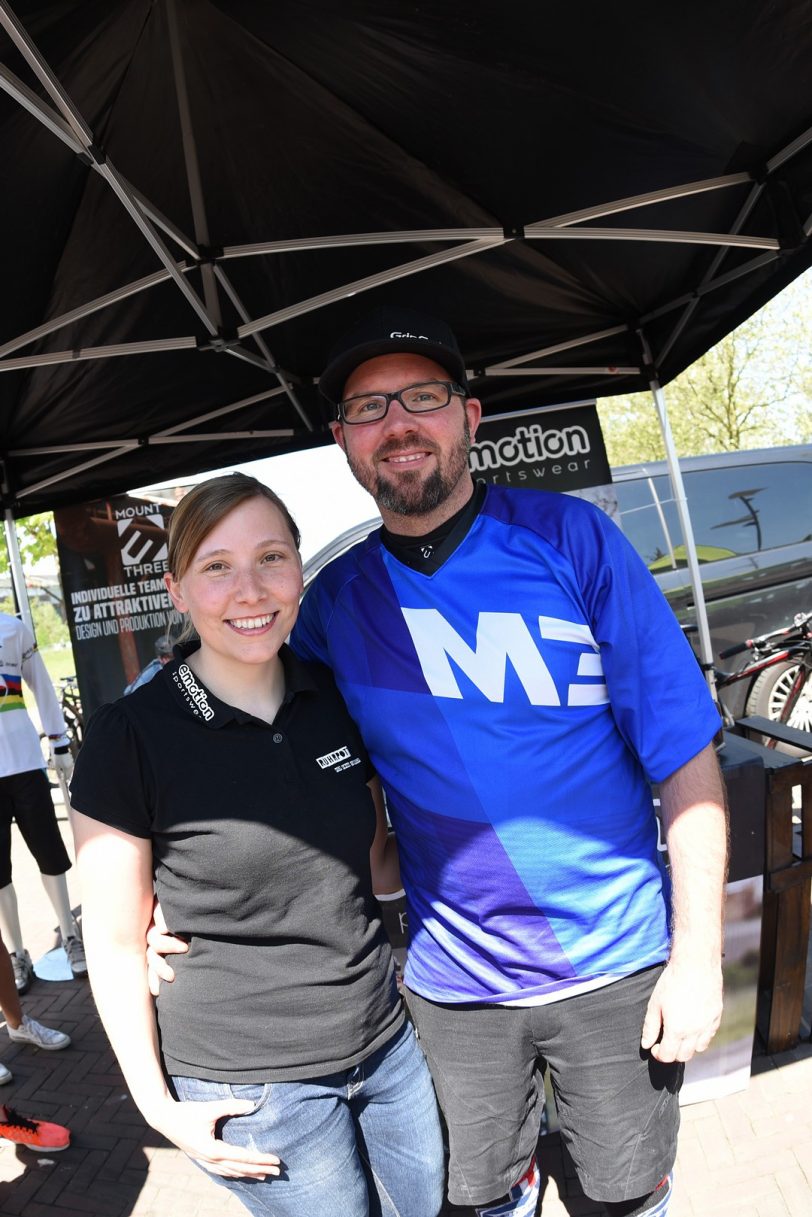 Jennifer Letzing (links) von emotion Sportswear