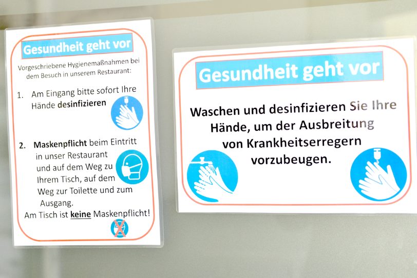 Überall Hinweise auf die Vorschriften.