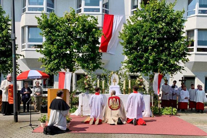 Altar zu Fronleichnam in Röhlinghausen 2023.