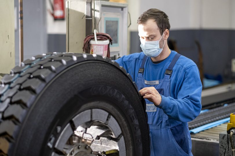 Unter anderem werden in den Filmen bei Reifen Stiebling die Produktionsprozesse vorgestellt.