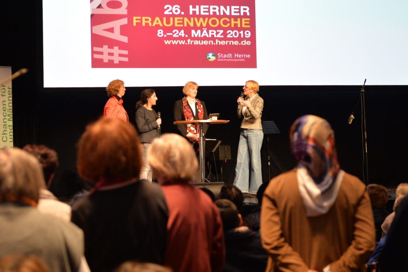 Bettina Szelag (CDU), Tina Jelveh (Grüne) und Kirsten Eink (SPD) und Katja Leistenschneider.